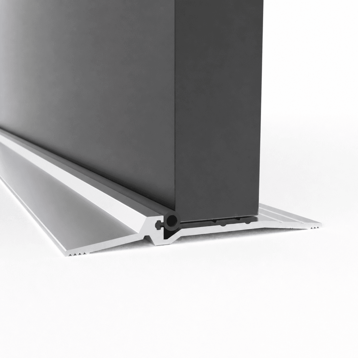 Aluminum bumper threshold with vinyl seal